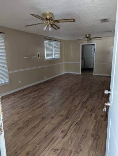 Main picture of 4759 Bush Ln