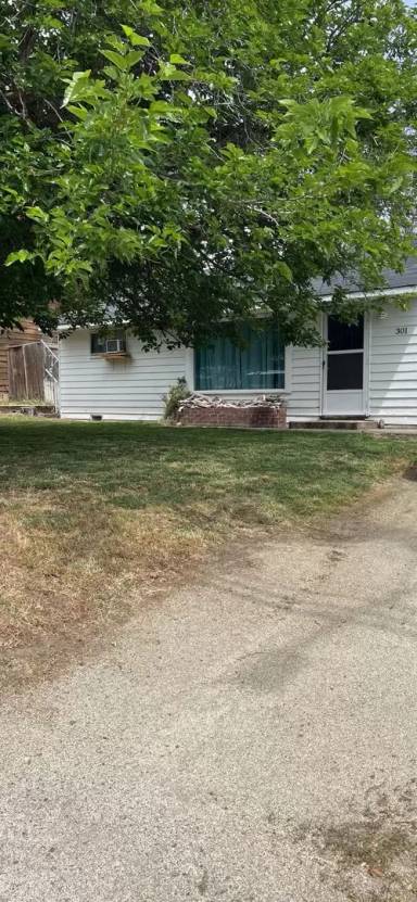 Main picture of 301 Maple St