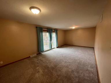 Main picture of 2430 W Manhattan Dr
