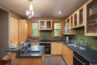 Main picture of 926 SE 15th Ave