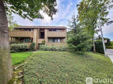 Main picture of 2464 W Bayshore Rd