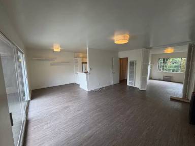 Main picture of 1560 N Laurel Ave