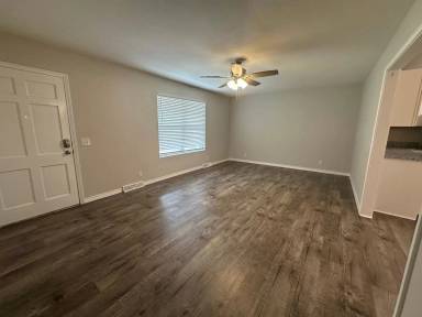 Main picture of 604 E Gum St