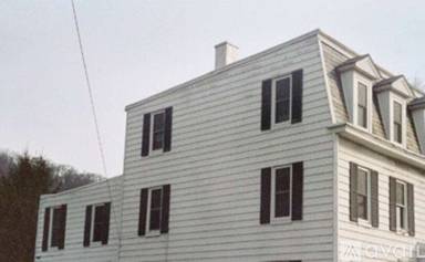 Main picture of 104 Miller Ln
