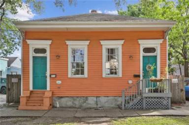 Main picture of 2423 Bienville St
