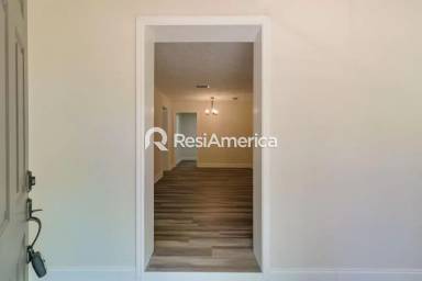 Main picture of 2227 Commonwealth Ave