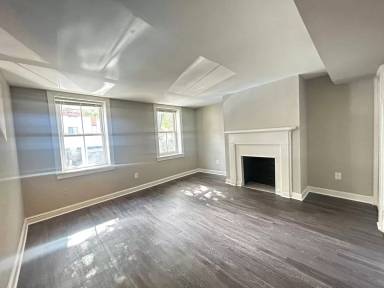 Main picture of 506 W Franklin St