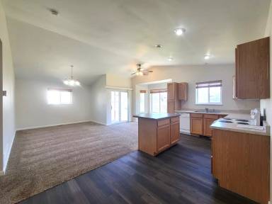 Main picture of 3067 Cameahwait St