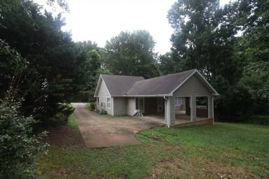 Main picture of 904 Stage Rd