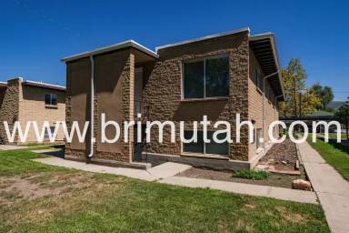 Main picture of 1539 S Green St