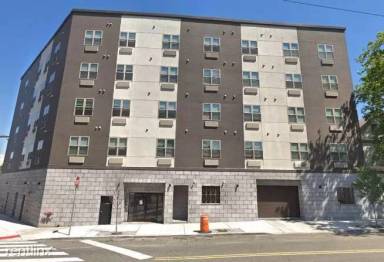 Main picture of 747 Grand St