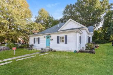 Main picture of 2003 Spring Garden St