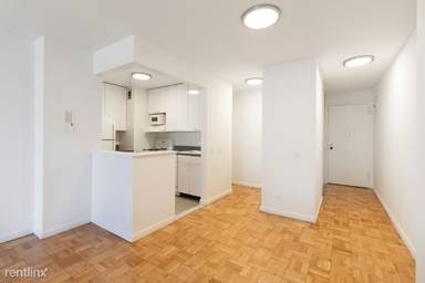 Main picture of 150 E 18th St Apartments