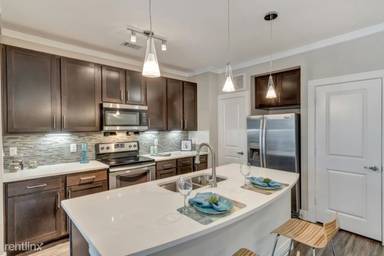 Main picture of Encore At Home Town