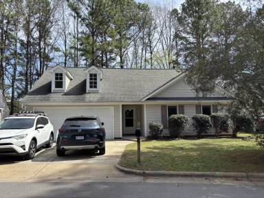 Main picture of 102 Kramer Ct