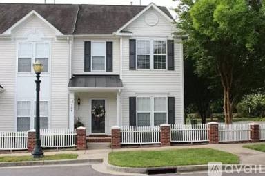 Main picture of 704 Atherton Way