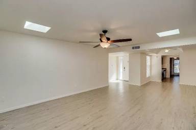 Main picture of 606 E Colgate Dr