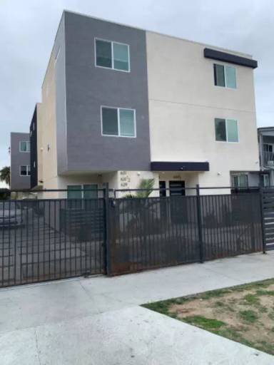 Main picture of 629 1/2 N Normandie Ave