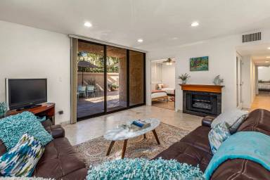 Main picture of 2420 Torrey Pines Rd