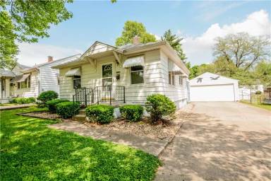 Main picture of 1090 N Oakcrest Ave