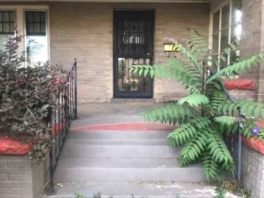 Main picture of 2621 N York St