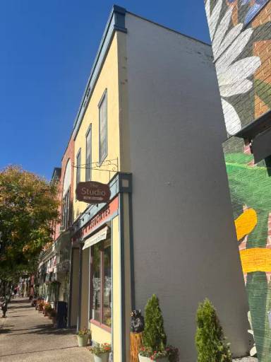 Main picture of 81 Main St