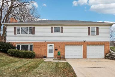 Main picture of 608 E College Ave