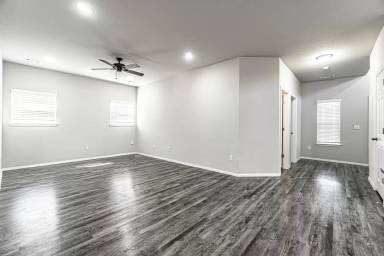 Main picture of 6605 SW Warrington Rd