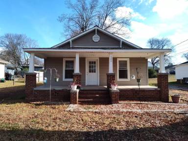 Main picture of 524 Railroad Dr NW