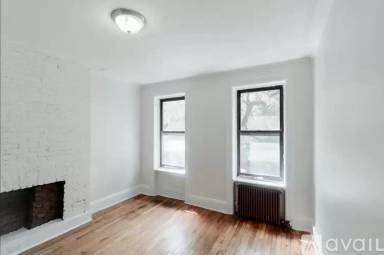Main picture of 405 W 49th St