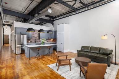Main picture of 200 Barrett St