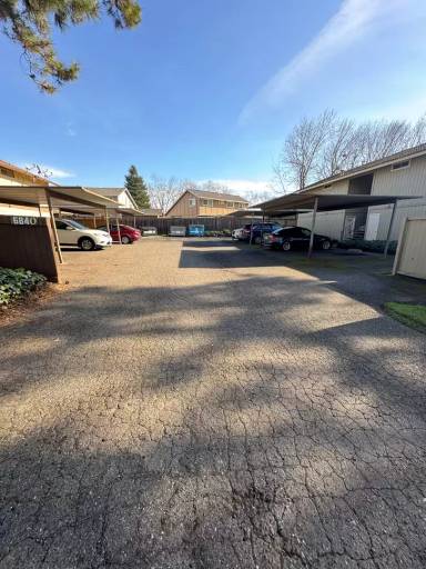 Main picture of 6850 Country Club Dr