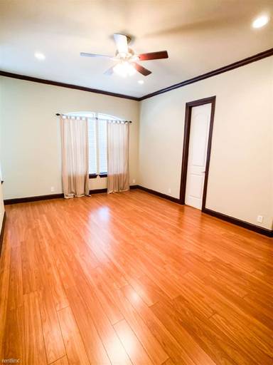 Main picture of 1202 S Flores St