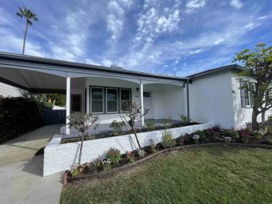 Main picture of 4218 Hazeltine Ave