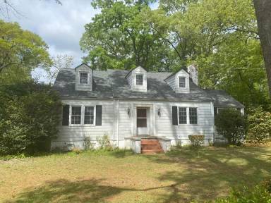 Main picture of 2710 Lakewood Dr