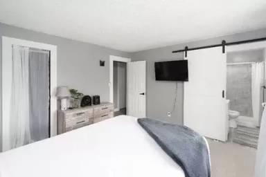 Main picture of 7359 Colonial Dr