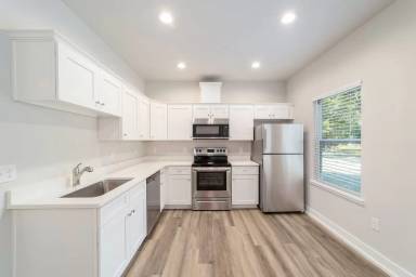 Main picture of 4107 SW 15th Pl