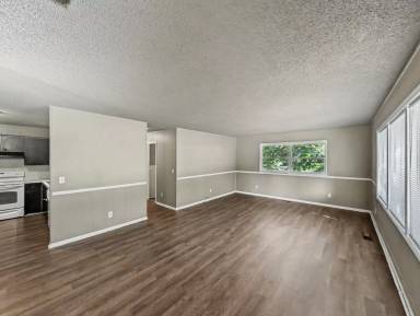 Main picture of 16 Evesham Ln