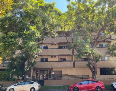 Main picture of 8722 Burton Way