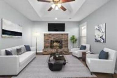 Main picture of 400 NE Independence Avenue - B