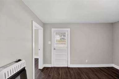 Main picture of 225 Sunset Ave