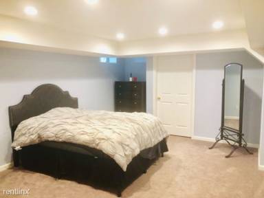 Main picture of 15 Carpenter Pl