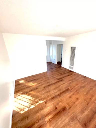 Main picture of 619 W 7th St