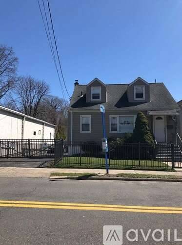 Main picture of 354 Midland Ave