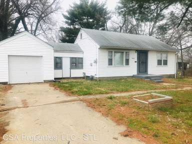 Main picture of 8943 Cozens Ave
