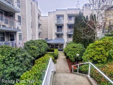 Main picture of 132 NE 95th St