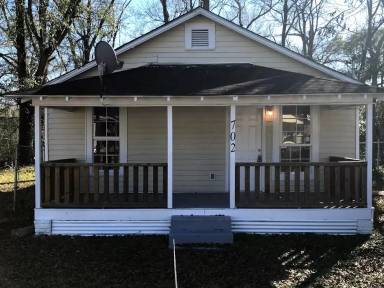 Main picture of 702 Harbison Dr