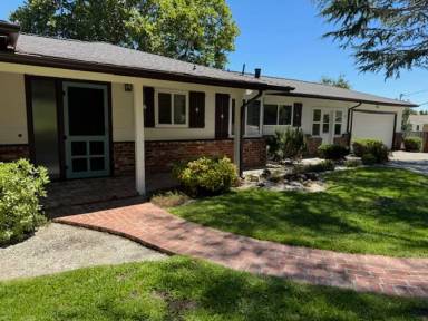 Main picture of 20 Crest Ct