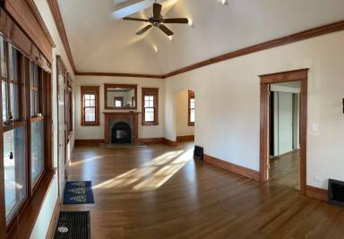 Main picture of 2265 Ivanhoe St
