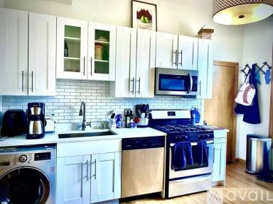 Main picture of 2200 W Chicago Ave